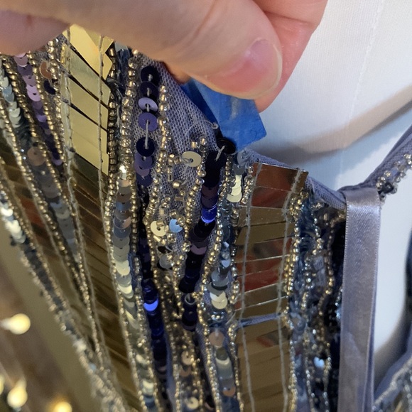 MAC DUGGAL
Halter Neck Embellished Detailed Back Gown - Picture 12 of 17